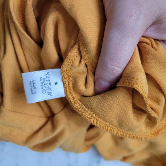 NWOT Golden Yellow Romper - Picture 3 of 4